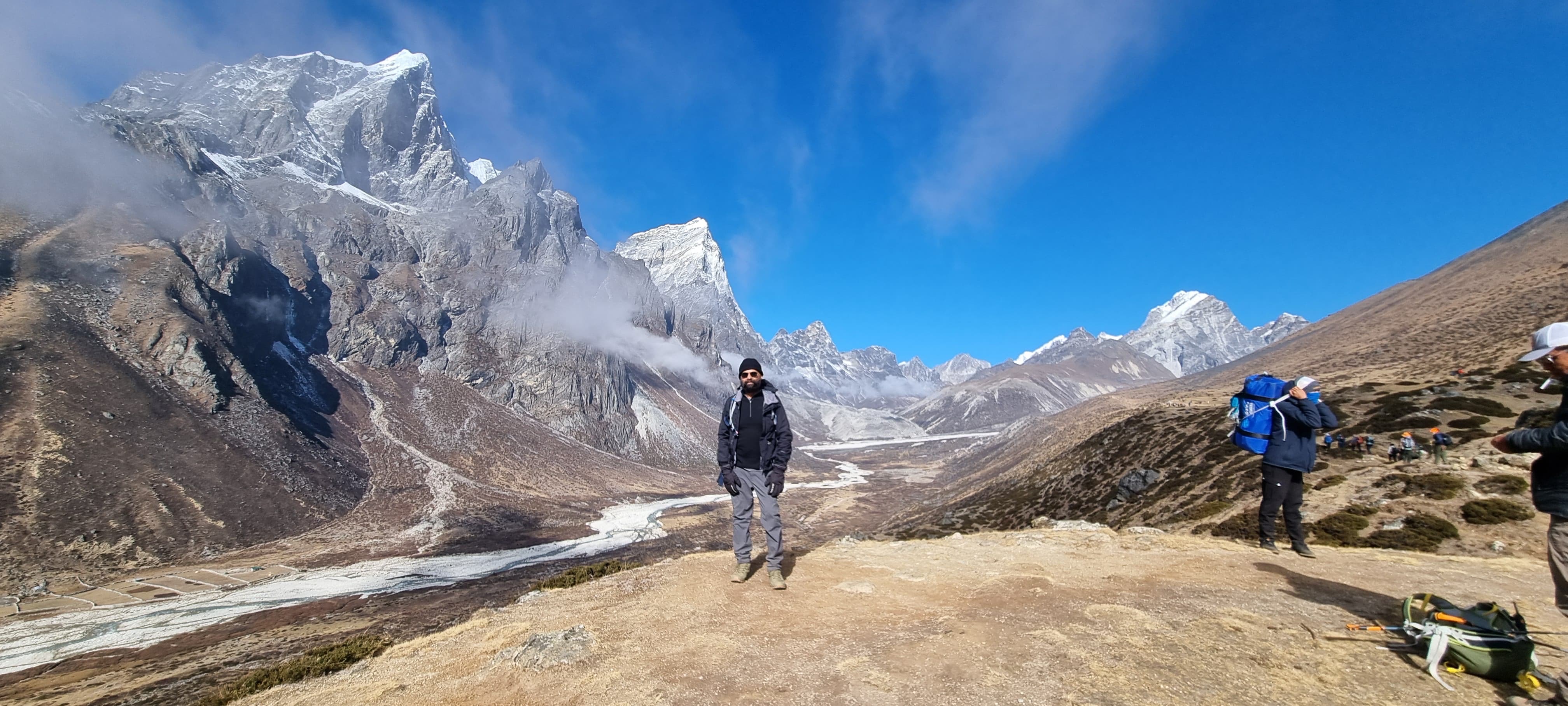 Marching for Mannequins - San Anaesthetist's trek to Everest Base Camp